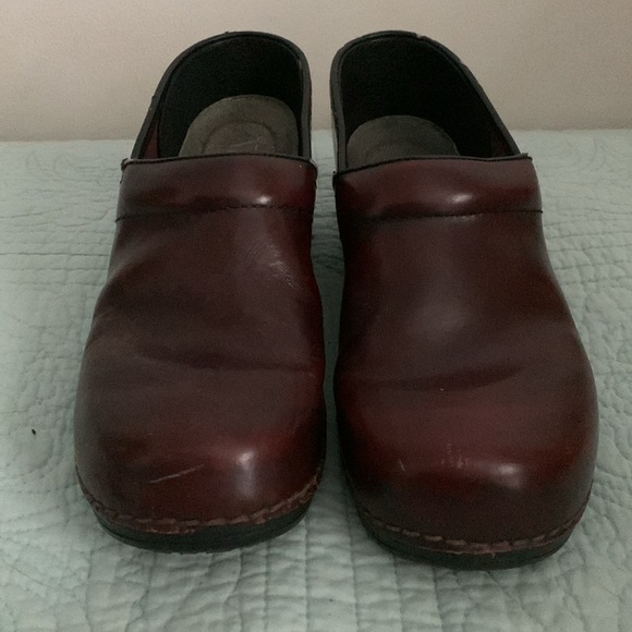 Dansko Clogs EU40/US 9.5-10 Burgundy Leather - Picture 3 of 7